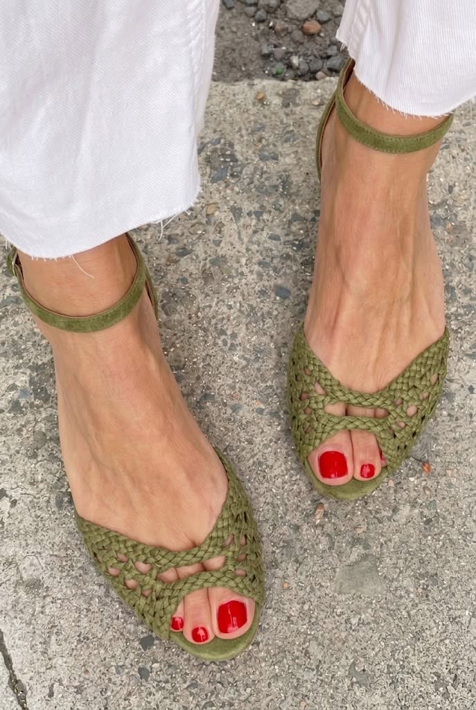 Hazel™ | Elegant Woven Gold Sandals