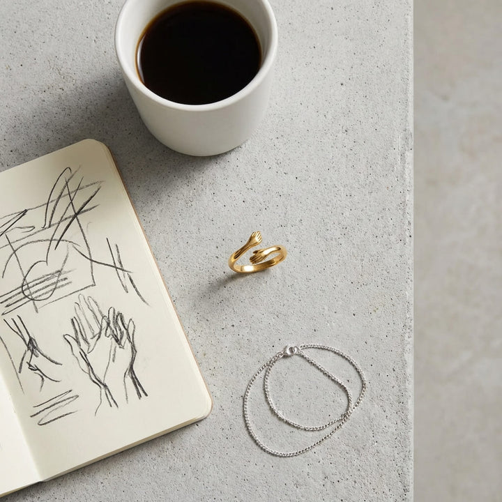 Maureen™ | Hug Hands Minimalist Ring